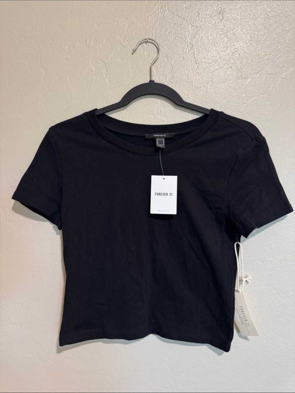 Forever 21 Black Short Sleeve Cropped Tee